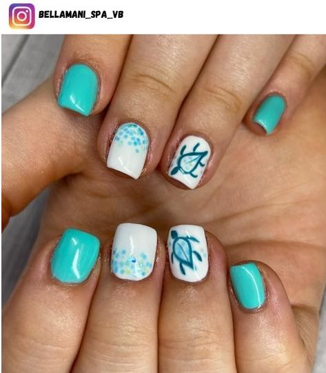 Mermaid Toenails Art Designs, Short Nails Beach Theme, Turtle Pedicure Ideas, Sea Turtle Pedicure Designs, Short Nail Designs Hawaii, Tropical Christmas Nails Art Designs, Turtle Gel Nails, Hawaiian Nails Designs Short, Bermuda Nail Designs