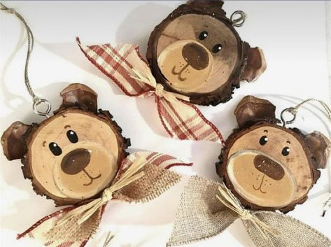 Kids Christmas Decor, Christmas Decorations Party, Christmas Decorations Ideas, Christmas Decorations Outdoor, Villain Outfits, Wooden Christmas Crafts, Outfits Female, Christmas Decoration Ideas, Christmas Decorations For Kids