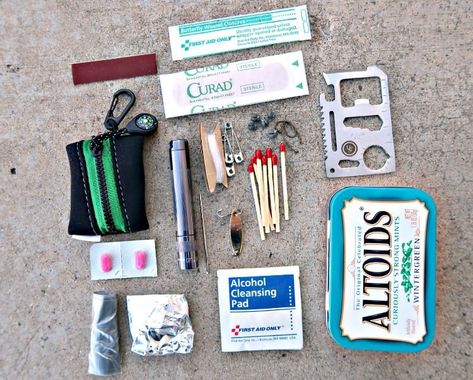 Survival Tin, Alcohol Cleanse, Altoids Mints, Boys Activities, Outdoor Challenge, Tin Ideas, Diy Survival, Doomsday Survival, Altoids Tin