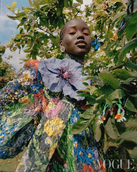 Adut Akech, British Vogue, January 2021 Nadine Ijewere, Adut Akech, Photographie Portrait Inspiration, One With Nature, Vogue Uk, Foto Art, Beautiful Stories, British Vogue, Flower Fashion