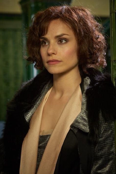 Still of Charlotte Riley in Peaky Blinders (2013) Charlotte Riley Peaky Blinders, May Carleton, Peaky Blinders Tv Series, Peaky Blinders Costume, Charlotte Riley, Marilyn Monroe Portrait, Cillian Murphy, British Actresses, Tom Hardy