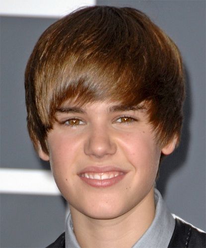 10 wonderful Justin Bieber Hairstyles Till Date | Styles at Life Justin Bieber Hair Cut, Justin Bieber Hairstyle, Very Easy Hairstyles, Kinds Of Haircut, Blow Hair, Beauty Day, Side Swept Hairstyles, Quiff Hairstyles, Old Hairstyles