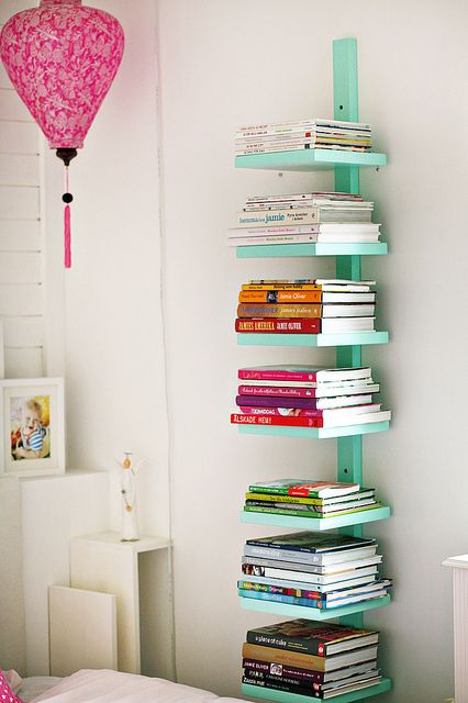 Lovely Spine Shelf in Teal ! Would be perfect in my room... Lights Shelves, Hiasan Bilik Tidur, Decor Lights, Shelves Diy, Teen Girl Bedroom, Diy Centerpieces, Decor Minimalist, Book Shelf