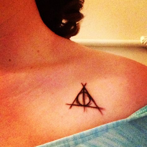 Finally got my Deathly Hallows tattoo! Adding the "always" next week! Mom and sis got matching ones as well :D Gorgeous Tattoos, Deathly Hallows Tattoo, Beautiful Soul, Triangle Tattoo, Henna, Most Beautiful, Tattoos, My Style