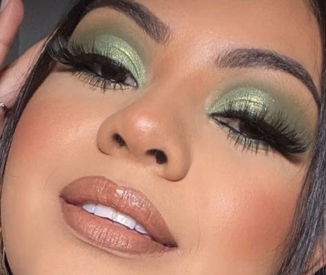 Sage Green Makeup For Quince, Eye Makeup For Sage Green Dress, Quince Surprise Dance Outfits Sage Green, Quince Ideas Sage Green, Enchanted Forest Quince Makeup, Sage Quince Makeup, Sage Green Quinceanera Crown, Princess Tiana Inspired Makeup, Princess And The Frog Makeup Look