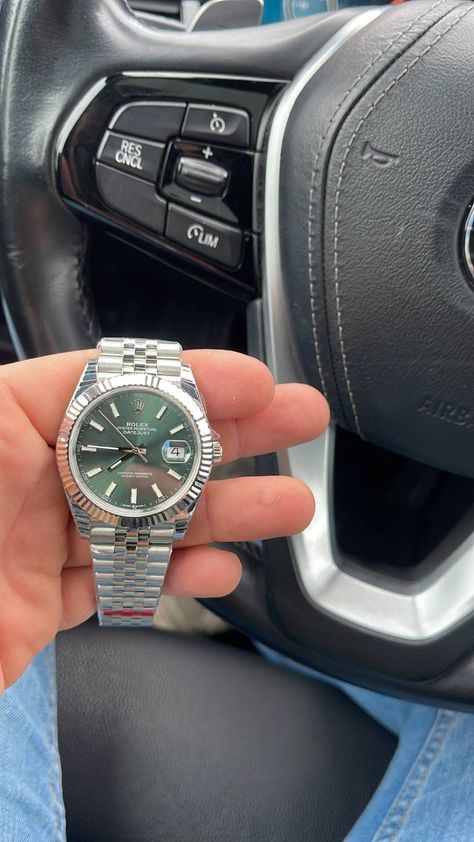 Rolex Olive Green, Green Dial Watch Men, Green Rolex Watch, Rolex Green Dial, Rolex Date Just, Rolex Green, Lux Watches, Wrist Weights, Rolex Watches For Sale