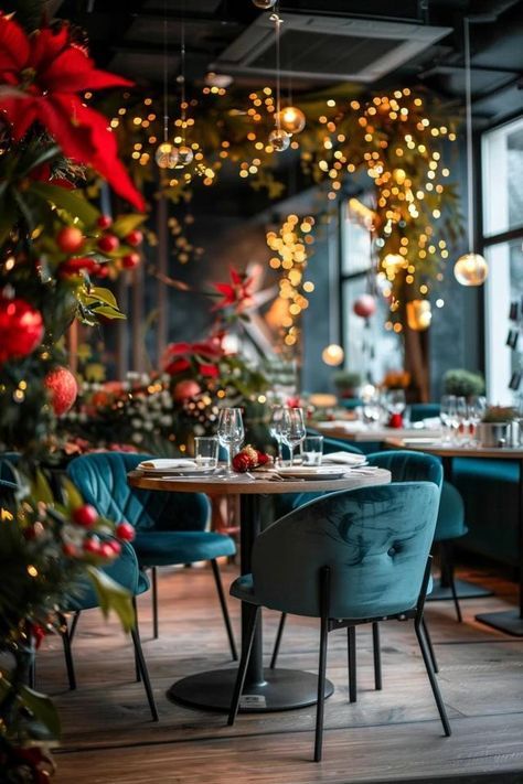 Restaurant Xmas Decorations, Decorating Restaurant For Christmas, Christmas In Restaurant, Restaurant Holiday Decorations, Decorating Ideas For Restaurant, Christmas Restaurant Decorations Ideas, Christmas Decor Ideas For Cafe, Christmas Decor Restaurant Ideas, Christmas Restaurant Decor