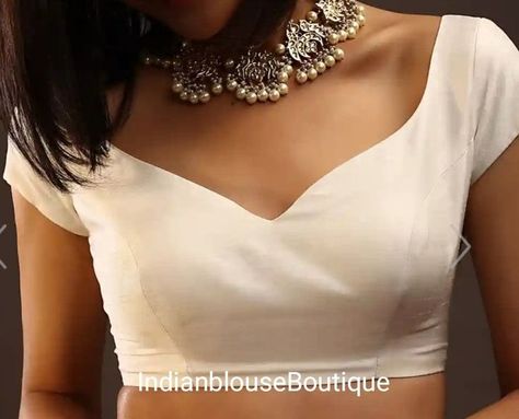 Blouse Shoulder Designs Latest, Sleeve Less Sari Blouse, Short Blouse Design For Saree, Latest Blouse Design Front And Back, Blouse Design Half Sleeves, Blouse Designs Latest Short Sleeves, Saree Blouse Styles Short Sleeves, Small Bust Blouse Design, Jute Silk Saree Blouse Designs