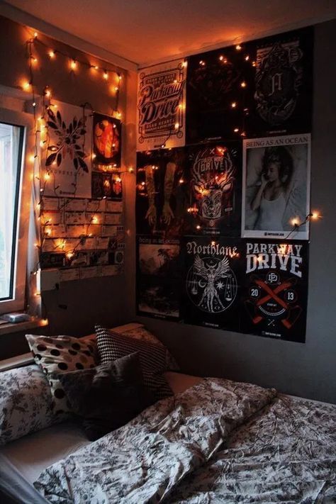 How To Give Your Dorm Room A Gothic Makeover - Society19 Dorms Decor, Grunge Bedroom, Teenage Room Decor, Halloween Bedroom, Chill Room, Decor Ikea, Grunge Room, Room Deco, Indie Room