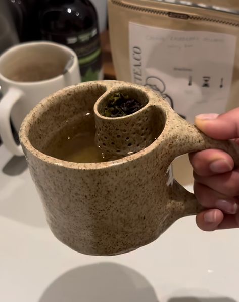 Pour Over Ceramic, Diy Clay Kitchenware, Homemade Pottery Clay, Easy Pottery Ideas For Beginners Wheel, Diy Clay Mug, Functional Ceramics Ideas, Unique Pottery Ideas Creative, Clay Mug Designs, Cool Ceramics Projects