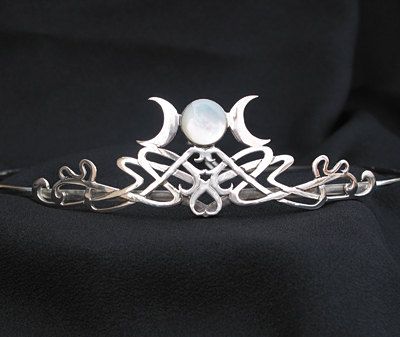 Wedding Circlet, Wiccan Wedding, Birdcage Veils, Head Dresses, Veils Wedding, Veils Bridal, Pearl Tiara, Wedding Garters, Fairy Wedding