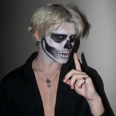 Men Face Halloween Makeup, Skeleton Aesthetic Costume, Skeleton Makeup Masc, Skeleton Makeup Guy, Make Up Halloween Hombre, Men’s Halloween Skull Makeup, Quick Halloween Treats, Skeleton Face Paint, Bleaching Clothes