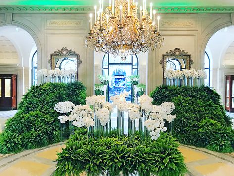 JEFF LEATHAM on Instagram: “GREEN 🍃☘️🐸💚🌿🍃- Lush Luxury INSTALLATION ART - #flowerstagram - #Flowers - #TeamLeatham - #Fern - #Organic - #InstallationArt - Bringing the…” Jeff Leatham Flowers, Jeff Leatham, Paris Flowers, March 16, Four Seasons Hotel, Installation Art, Four Seasons, Fern, Floral Arrangements