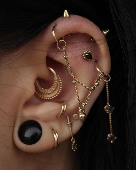 Piercing Inspo, Ear Art, Cool Ear Piercings, Pretty Ear Piercings, Cool Piercings, Multiple Ear Piercings, Ear Style, Cute Piercings, Body Jewelry Piercing