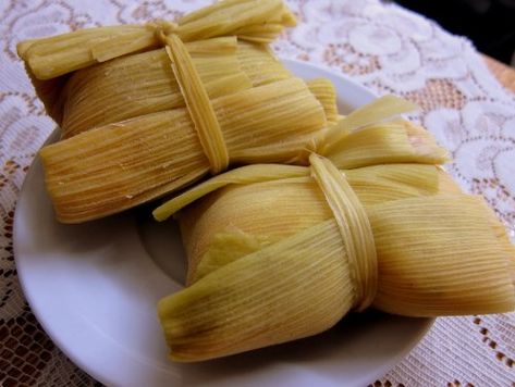 Bolivia Food, Bolivian Food, Pork Tamales, Argentinian Food, Chilean Recipes, Tamale Recipe, Brazilian Food, Latin Food, Fresh Corn