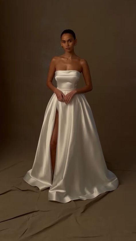 MESHKI | If you’re looking for your wedding dress, stop scrolling. The EILEEN gown. 🕊 | Instagram Outfits To Try On Wedding Dresses, Crisp White Wedding Dress, A Line Elegant Wedding Dress, Stunning Dresses Wedding, Christian Siriano Wedding Dress, Meshki White Dress, Tight Silk Wedding Dress, Corset Pearl Wedding Dress, Clean Girl Wedding Dress