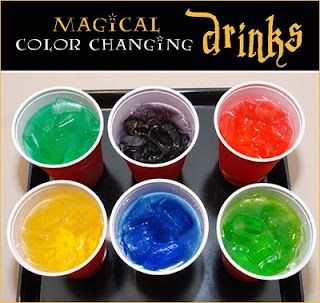 food coloring at the bottom of a cup, then fill with ice, when guests fill with clear soda or water it changes color, MAGIC!!!! Cumpleaños Harry Potter, Plastic Party Cups, Festa Harry Potter, Anniversaire Harry Potter, Theme Harry Potter, Harry Potter Birthday Party, Harry Potter Birthday, Harry Potter Party, Party Cups