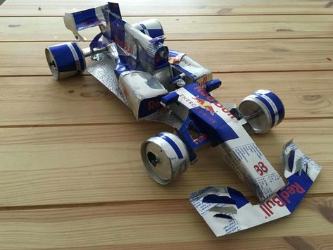 Redbull Can Diy, Redbull Can Art, Red Bull Can Crafts, Recycled Art Ideas, F1 Crafts, Cool Things To Build, Soda Can Art, Soda Can Crafts, Monster Crafts