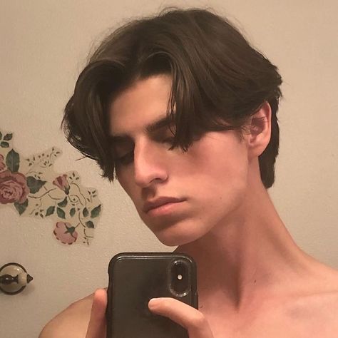 Eboy Hair, Middle Part Hairstyles Men, Middle Part Haircut, Middle Hair, Tan Skin Blonde Hair, Middle Part Hairstyles, Corte De Cabelo Masculino, Fluffy Hair, Middle Part