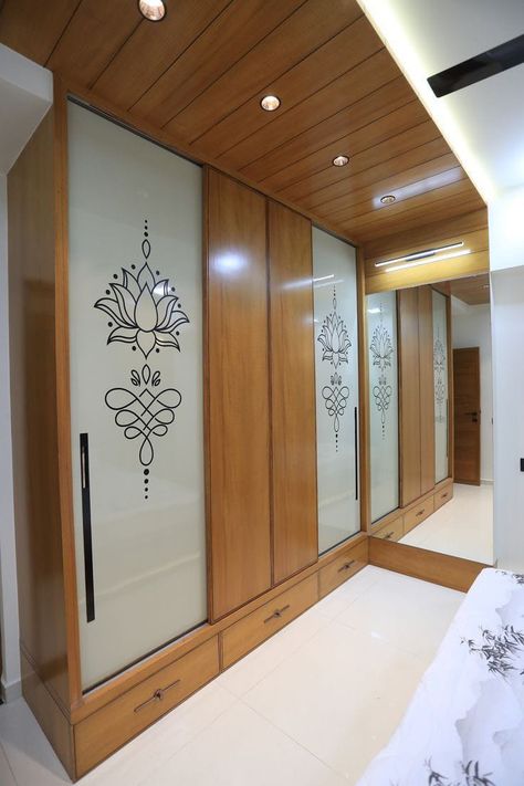 Openable Wardrobe Shutter Design, Veneer Wardrobe Design, 3bhk House Design, Design Bedroom Modern, Wardrobe Design Bedroom Modern, Wardrobe Shutter Design, Modern Closet Designs, Modern Wardrobe Design, Design Closet