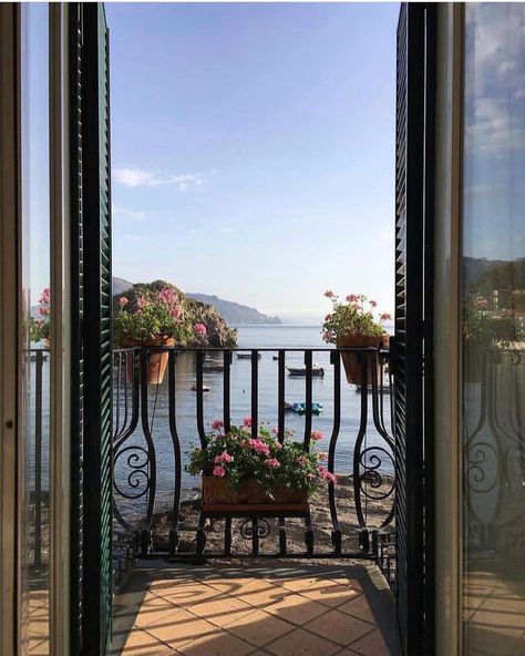 Balcony... Photo via Maison & Jardin on Instagram: “.. classic💫💙💫 balcony with stunning views 💫through the doors! 💫Friday vibes 🥂..💙🌸 . . . . Belmond Villa Sant’Andrea 💙💫 . . . #maison…” Dreamy Locations, Calm Place, Aesthetic Places, Mermaid Vibes, Dream Place, Window View, Pretty Places, Travel Inspo, The Doors