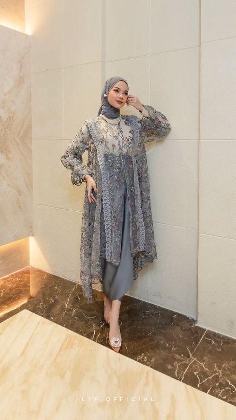 Dress Brokat Modern Bridesmaid, Model Baju Hijab, Outer Tile, Kebaya Simple, Model Outer, Dress Brokat Modern, Kondangan Outfit, Kebaya Modern Dress, Modern Kebaya