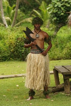 Polynesian Traditional Clothing Men, Fijian Traditional Clothing, Fiji Culture People, Fiji Traditional Clothing, Fiji Wallpaper, Fijian Clothing, Fijian People, Fijian Culture, Fiji People