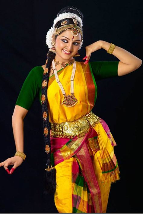 Latest photos of South actress Manju Warrier - Photo gallery of Manju Warrier including Manju Warrier latest movie stills, latest event premiere show photos and Images,Manju Warrier new photoshoot pictures and more pics Kuchipudi Dress, Kathak Mudra, Rani Padmini, Indian Dance Forms, Manju Warrier, Kuchipudi Dance, Bharatanatyam Costume, Bharatanatyam Dancer, Indian Classical Dancer