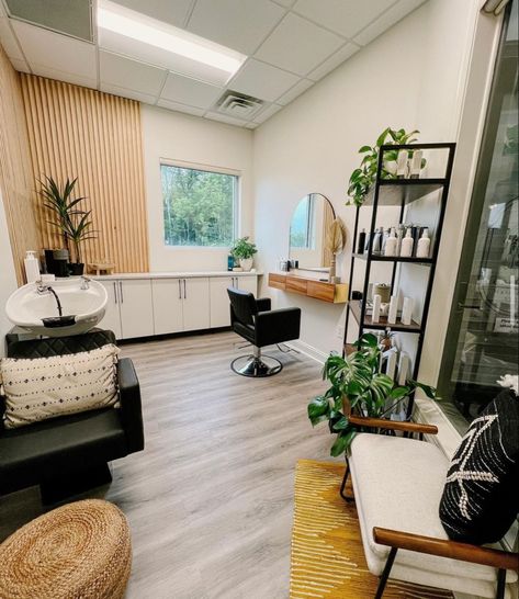 Salon From Home Ideas, Diy Salon Suite Decor, Simple Hair Salon Ideas, Boho Modern Hair Salon, Cute Salon Studio Ideas, Modern Chic Salon Ideas, Cosmetology Suite, 10x10 Salon Suite, Earth Tone Salon Suite