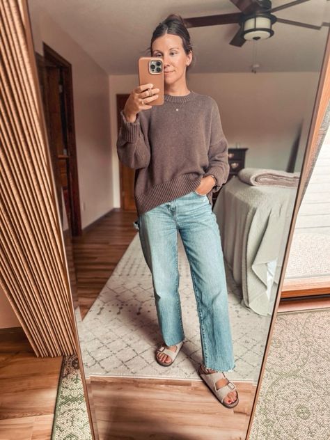 End of August outfits – Marissa Wears an Outfit Curvy Mom Outfits Casual, Warm Weather Fall Outfits 2024, How To Style Oversized Sweaters, Mom Fall Outfits 2024, Fall Morning Outfit, Mom Winter Outfits, Cotton Sweater Outfit, Fall Outfits Mom, Movie Theater Outfit