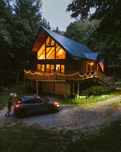 Our Vermont Log Cabin Tour - Kaitlin Madden Home Blogger Green Mountains Vermont, Vermont Cabin, Vermont Mountains, Ski House Decor, Brick Archway, Cabin Vibes, Chalet Chic, Coast House, Lodge Homes