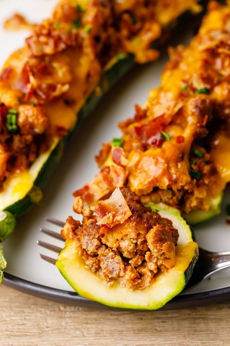 Easy Keto Bacon Cheeseburger Zucchini Boats (OMG these are good!) - Keto Pots Keto Zucchini Boats, Keto Bacon Cheeseburger, Keto Bacon, Keto Zucchini, Skillet Cooking, Zucchini Boats, Low Carb Zucchini, Bad Time, Bacon Cheeseburger