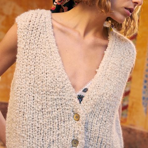 Experience premium quality with the luxurious Ghislain Vest in Eco Friendly Boucle from @momoni_official ✨Pair back with a turtleneck for a warmer ensemble, or wear alone for a statement look. ⠀⠀⠀⠀⠀⠀⠀⠀⠀ Shop our SALE online and in store at 26 Angove Street | North Perth 7 Days a week. #essenciaofficial #essencia #essenciastore #momoni #northperth #westernaustralia #italianfashion #knitwear #winterfashion #knittedvest #boucle #shop #fashion #store #boutique #shopnow #onlineshopping #instores... Store Boutique, Boucle Knit, Knit Vest, Italian Fashion, Perth, Fashion Store, Winter Fashion, Premium Quality, Knitwear