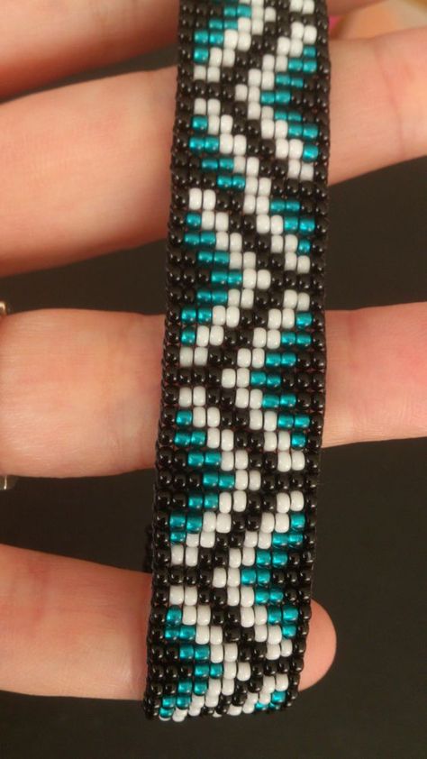 LAST ONE Loom beaded bracelet | Etsy España #BeadingPatterns #BeadEmbroideryPattern #BeadEmbroideryPatternsBeginner #BeadEmbroideryPatternsEasy Bracelet Patterns For Men, Bead Loom Kits, Bracelet Loom, Wrap Armband, Native American Beadwork Patterns, Loom Jewelry, Seed Bead Pattern, Bead Loom Pattern, Loom Bracelet Patterns