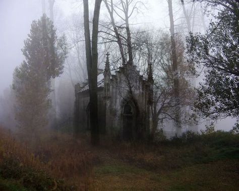 Foggy Cemetery, Abandoned Church, Creepy Images, Spooky House, Abandoned House, Sam Winchester, The Villain, House In The Woods, Abandoned Places