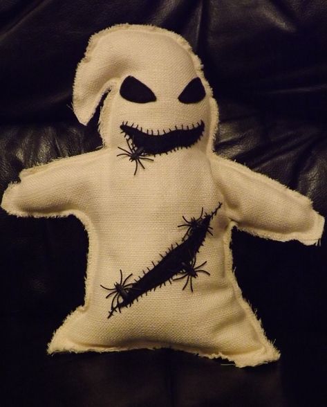 Oogie Boogie Sewing Pattern Free, Boogie Man Nightmare Before Christmas, Oogie Boogie Ornament Diy, Nightmare Before Christmas Sewing Patterns, Oogie Boogie Plush Pattern, Nightmare Before Christmas Felt Patterns, Spooky Sewing, Crochet Horror, Burlap Diy