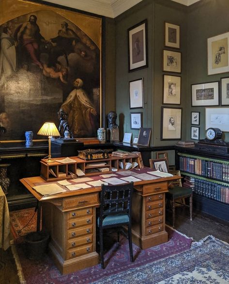 London Home Office, Old Fashion Office, Old Study Room Aesthetic, Study Room Vintage, Old Home Office, Home Office Academia, Antique Study Room, 1920s Office Decor, Old Desk Aesthetic