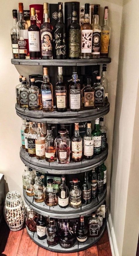 Whisky Regal, Outdoor Bar Ideas, Wire Spool, Bar Outdoor, Diy Home Bar, Man Cave Basement, Bar Designs, Man Cave Home Bar, Home Bar Designs