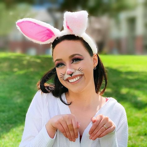 Source: https://www.instagram.com/p/BwcgKwglLmj/ Kids Bunny Makeup, Rabbit Beauty Makeup, Rabbit Makeup Easy, Black Bunny Makeup, Bunny Nose Makeup, Bunny Costume Makeup, Bunny Face Makeup, Easter Bunny Face Paint, Face Paint Bunny