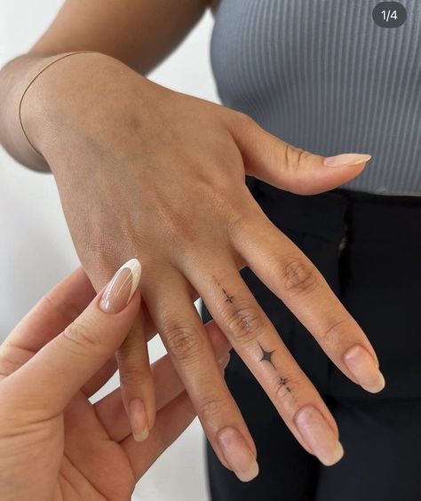 tattoo tattoos tattoo designs tattoo ideas tattoo artist tattoo inspiration tattoo style tattoo ink tattoo art Classy Tattoo, Tato Minimal, Small Finger Tattoos, Finger Tats, Finger Tattoo For Women, Hand And Finger Tattoos, Handpoke Tattoo, Petite Tattoos, Small Hand Tattoos