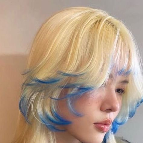 Jellyfish Cut, Blonde And Blue Hair, Blue Jellyfish, Cute Hair Colors, Creative Hair Color, Men Hair Color, Dyed Hair Inspiration, Pretty Hair Color, Hair Shows