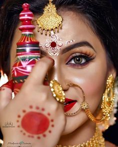 Bengali Marriage, Bridal Makeup Pictures, Monthly List, Indian Bride Makeup, Indian Wedding Poses, Bengali Bridal Makeup, Bridal Photography Poses, Indian Bridal Photos, Indian Wedding Couple Photography