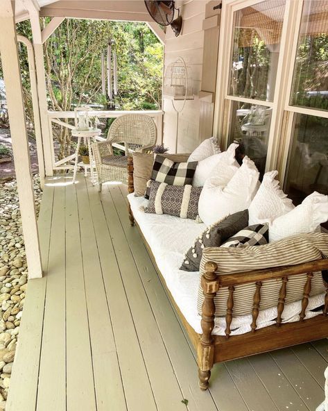 Porch Sleeping Ideas, Screened In Porch Bed, Twin Bed On Porch, Screen Porch Daybed, Daybed Porch Ideas, Daybed On Screened Porch, Day Bed On Porch, Sunroom Daybed Sleeping Porch, Daybed Sunroom Ideas