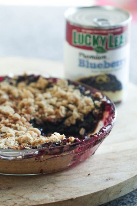 Blueberry Crumble Pie Recipe with Lucky Leaf Pie Filling - Six Sisters' Stuff Blueberry Crumb Pie, Blueberry Pie Filling Recipes, Triple Berry Cobbler, Healthy Chocolate Zucchini Muffins, Berry Cobbler Recipe, Pie Filling Desserts, Blueberry Crumble Pie, Yummy Pie Recipes, Canned Blueberries