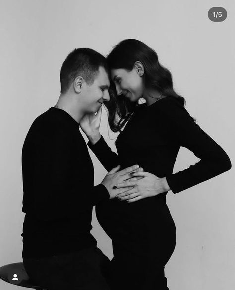 Shooting Pregnant Ideas, Luxury Maternity Photoshoot, Black And White Maternity Shoot Couples, Classic Maternity Photos, Pregnant Couple Photography, Black Dress Maternity Shoot, Maternity Shoot Black And White, Pregnancy Couple Photos, Black Dress Maternity Pictures