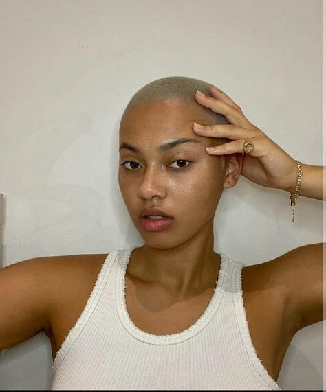 Buzzed Hair Women, Short Platinum Blonde Hair, Shaved Hair Women, Shaved Head Women, Short Shaved Hairstyles, Shaved Hair Designs, Buzzed Hair, Natural Hair Short Cuts, Short Hair Black