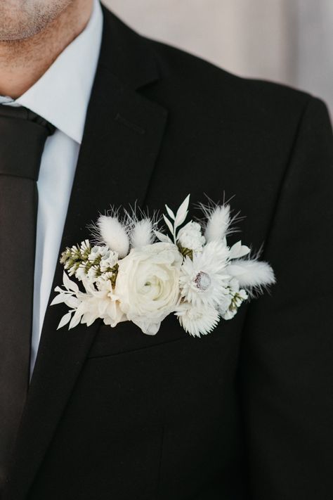 Boho Boutonniere, Boutonniere Ideas, Luxury Boho, Wedding Boards, Grass Wedding, Groom Boutonniere, Floral Pocket, Neutral Wedding, Boutonniere Wedding