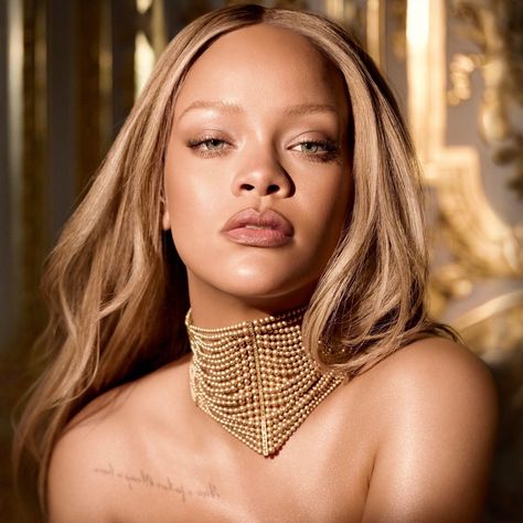 Today, Rihanna is golden. The singer, actor, entrepreneur, mother of two, and so much more is officially the new face and muse of @Diorbeauty’s J’adore fragrance. The J’adore scent has long been special to @badgalriri and the entire Fenty family, starting with her mother, Monica. “My mother worked in a perfume shop,” she tells Vogue exclusively. “She used to always bring home the J’adore testers when they were almost empty, so there was always a bottle in the house. I have always loved this p... Perfume Dior, Dior Jadore, Perfume Ad, Perfume Floral, Parfums De Marly, Hair Mist, Dior Beauty, Benefit Cosmetics, Miss Dior