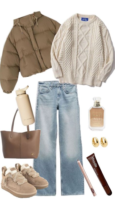 brown bag / being knit sweater / light brown UGGs sneakers / kay Ali perfume /light blue jeans / gold hoops / brown puffer jacket /brown Charlotte tilbury lipliner / brown Rhode lipgloss / beige water bottle / brown-beige fit Cinnamon Outfit, Kay Ali Perfume, Brown Bag Outfit, Clean Girl Fall, Kay Ali, Uggs Outfit Ideas, Outfit Uni, Outfit Stockholm, Fit School