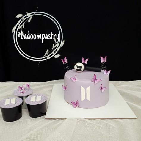 Purple Cake Simple, Bts Cake Design Purple, Korean Cake Bts, Bts Birthday Cakes, Bts Cupcakes, Bts Cake Birthday Ideas, Bts Inspired Cake, Pastel Purple Cake, Bts Cake Simple